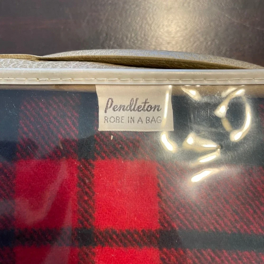 Vintage Pendleton Robe In A Bag Red Buffalo Plaid Wool Blanket Seat Cushion Set